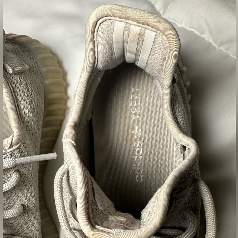 Yeezy authentic - Picture 3 of 5